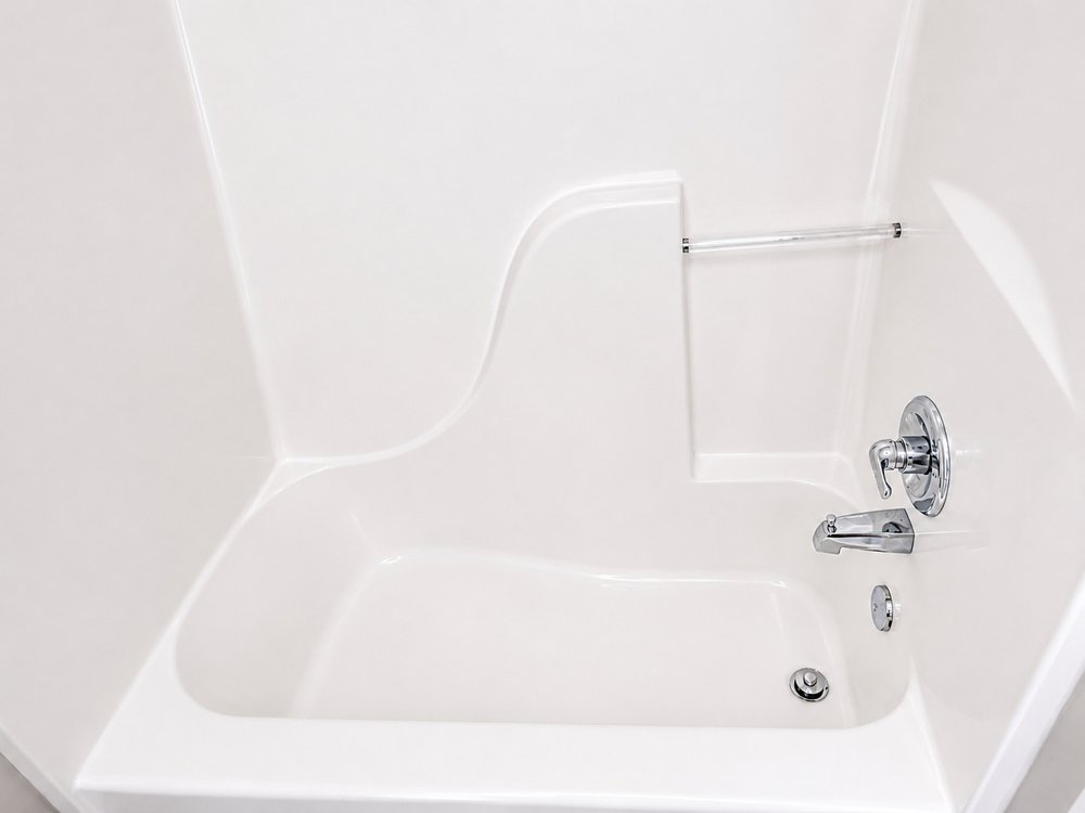 Bathtub restored to a like-new shine after a deep clean